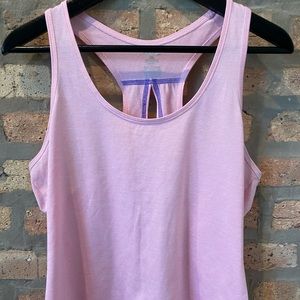 Pink Avía workout tank top